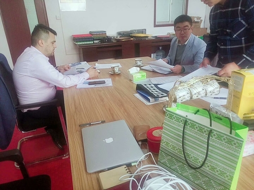 Latest company news about Avrupalı müşteriler fabrikayı ziyaret edip işbirliği müzakere ediyor